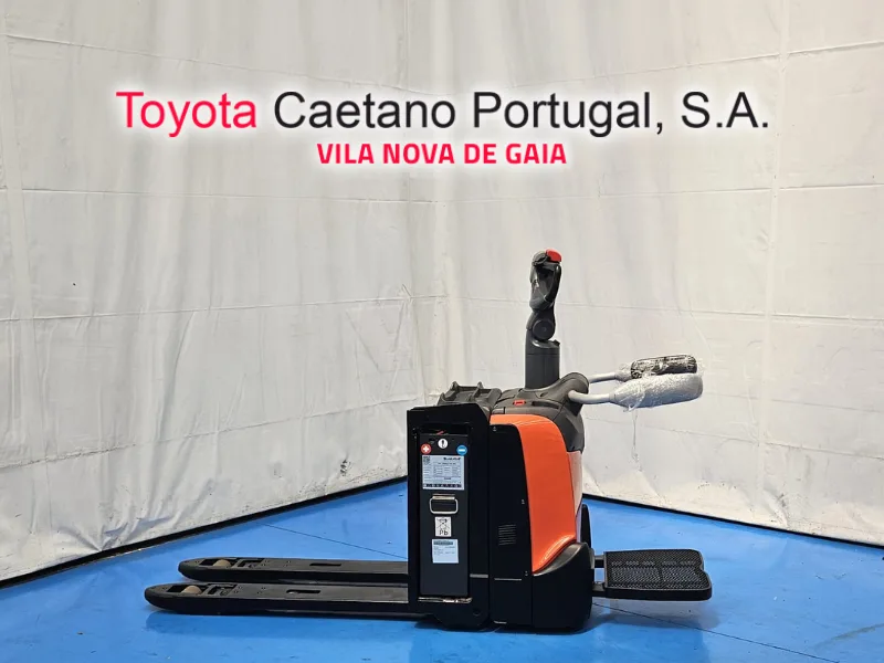 Stacker Elétrico LPE200 com plataforma – 6522527